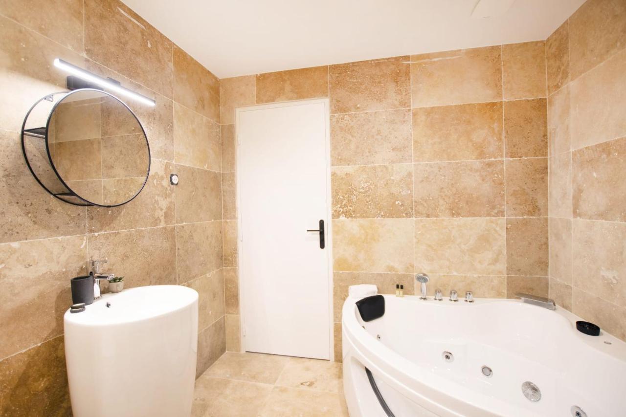 Guestready - Studio With Jacuzzi In The 10 Th Apartamento París Exterior foto