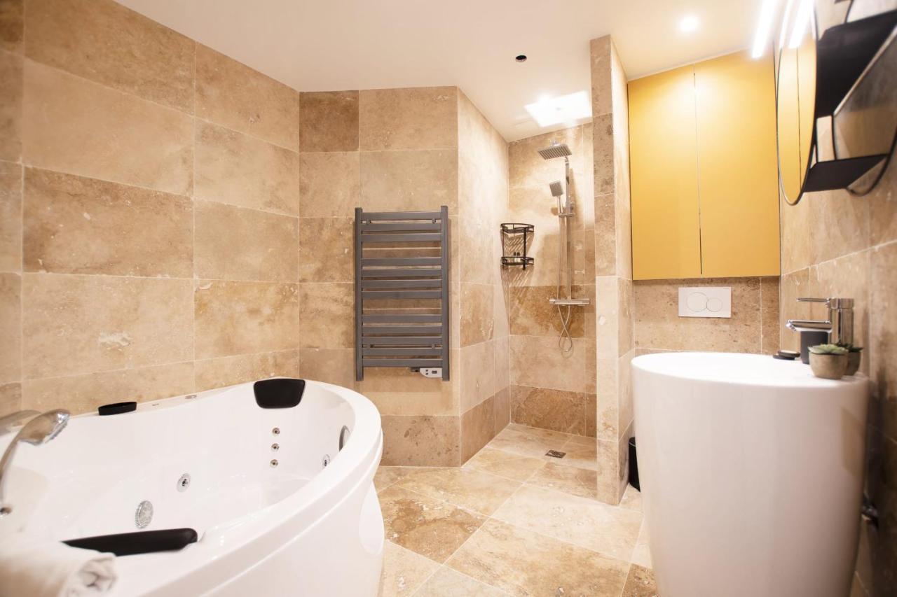 Guestready - Studio With Jacuzzi In The 10 Th Apartamento París Exterior foto